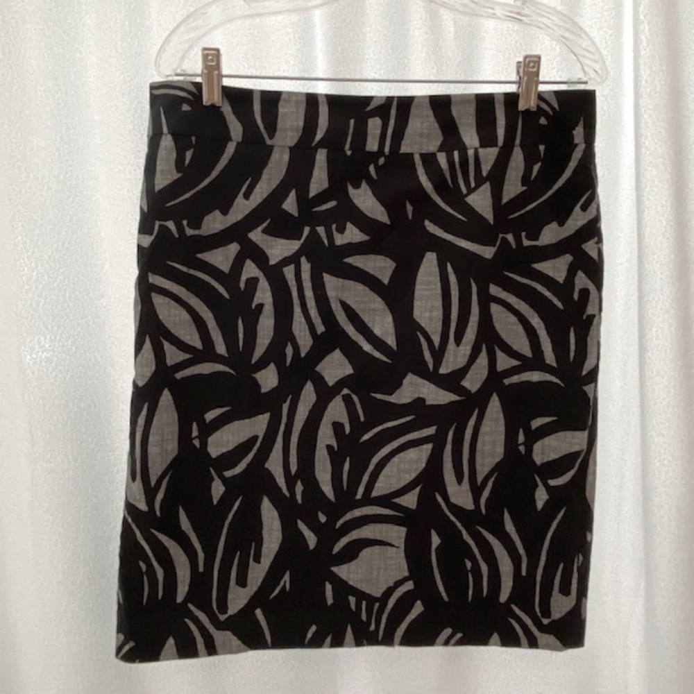 Ann Taylor Black/Gray Patterned Pencil Skirt Size 10